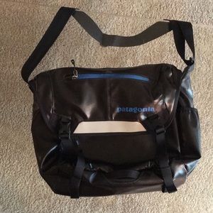 Patagonia Black Hole Mini Messenger Bag - Small